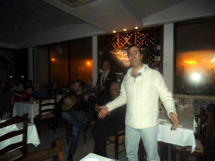 José Gonçalez numa noite de Fados no Restaurante Dom Leitão