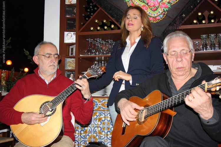 A Fadista Cristina Nóbrega canta no Dom Leitão