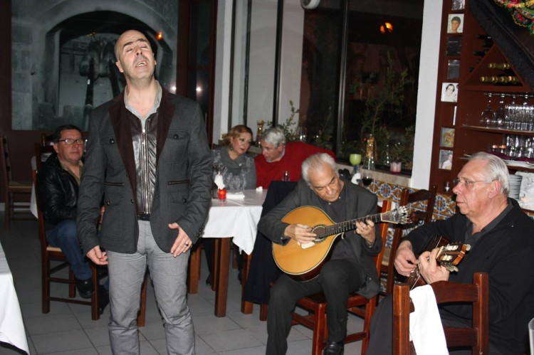 Fadista José Gonçalez canta o Fado no nosso Restaurante