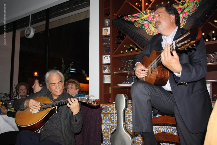 José Manuel Clemente na viola e voz e Carlos Goncalves na Guitarra portuguesa