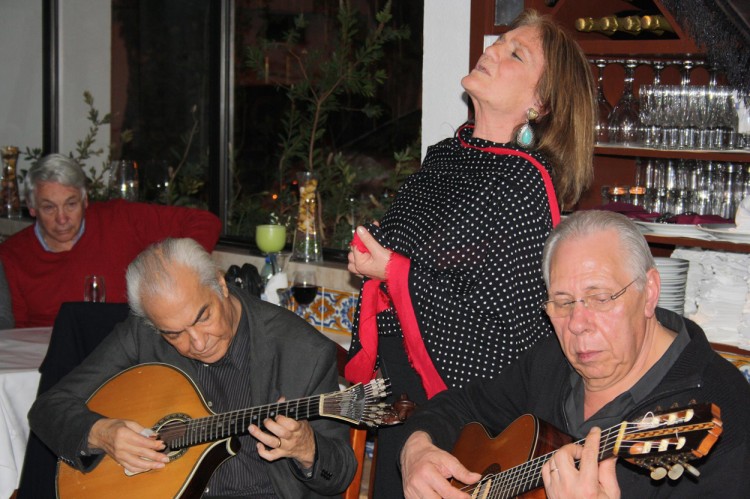 Fadista Maria João Quadros ao vivo no Dom Leitão